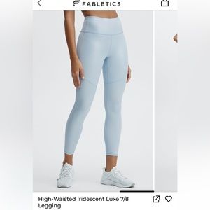 Fabletics Iridescent 7/8th leggings Powder Blue
